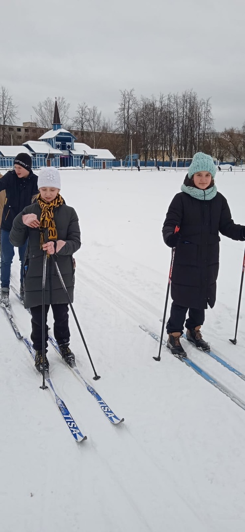 15 февраля в школе прошло спортивное мероприятие «Веселые эстафеты на лыжах», в котором приняли участие учащиеся 4-го и 5-го классов.