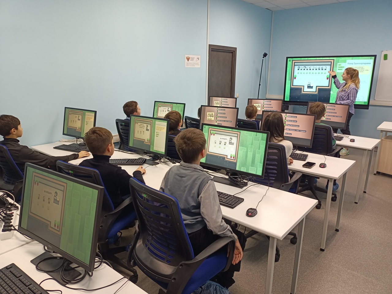 Сегодня учащиеся 5-го и 6-го класса посетили Центр цифрового образования детей «IT-CUBE.КИМРЫ».