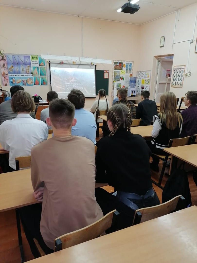 14 декабря в школе прошел  профориентационный урок «Россия мощная (энергетика): узнаю о профессиях и достижениях в сфере топливно-энергетического комплекса (ТЭК)»